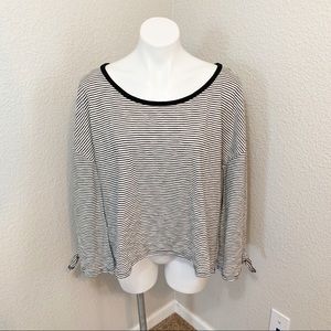 3/$25 GAP White Black Striped Top